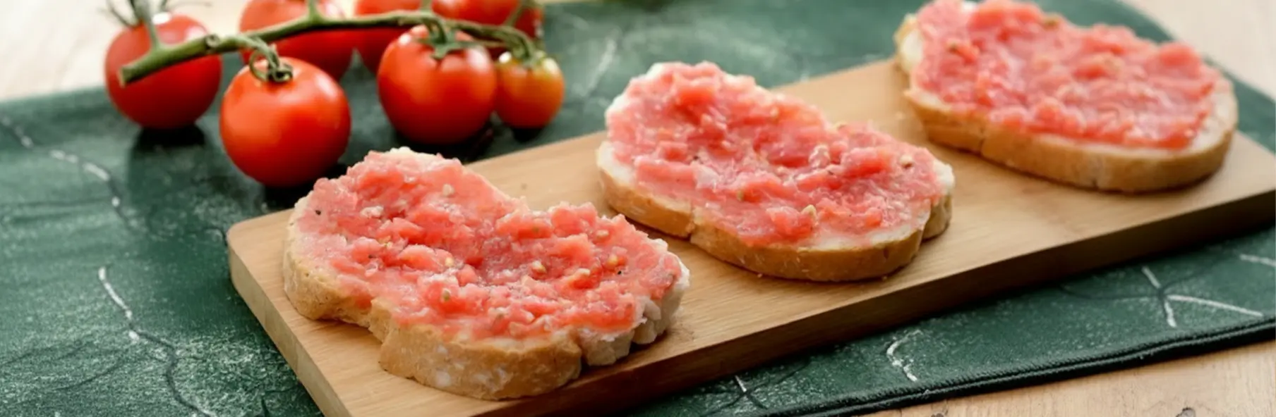 Pão com tomate