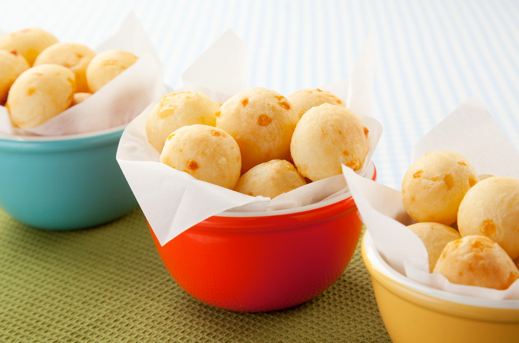 Receita deliciosa e crocante para comemorar o Dia do Pão de Queijo