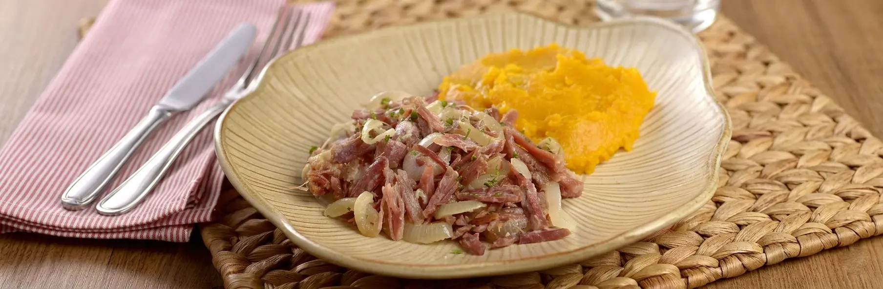 Carne de sol acebolada