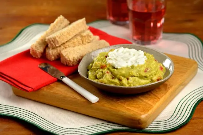 Pasta de abacate com cream cheese